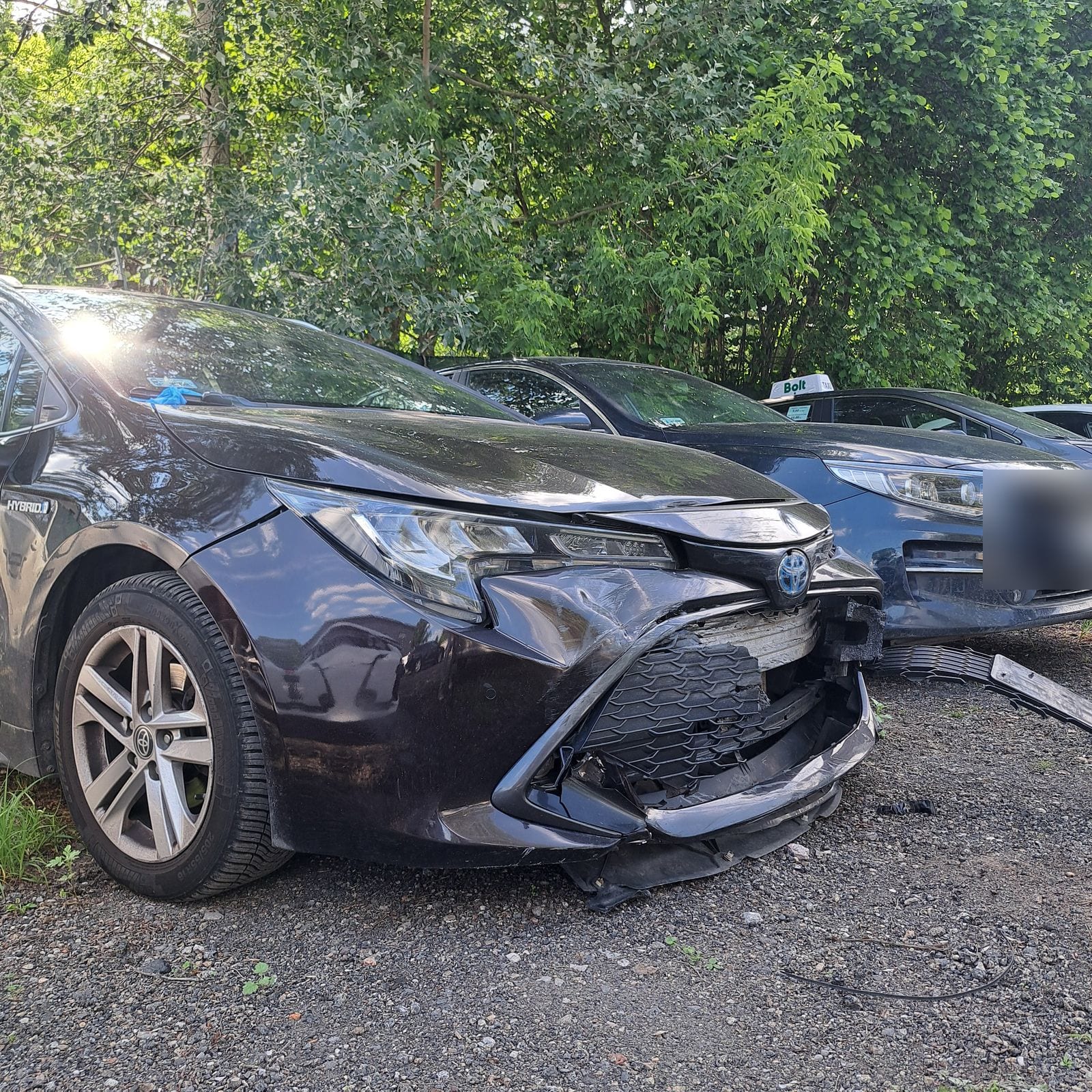 Czarna Toyota Corolla Hybrid po kolizji — naprawa powypadkowa 77 CARS