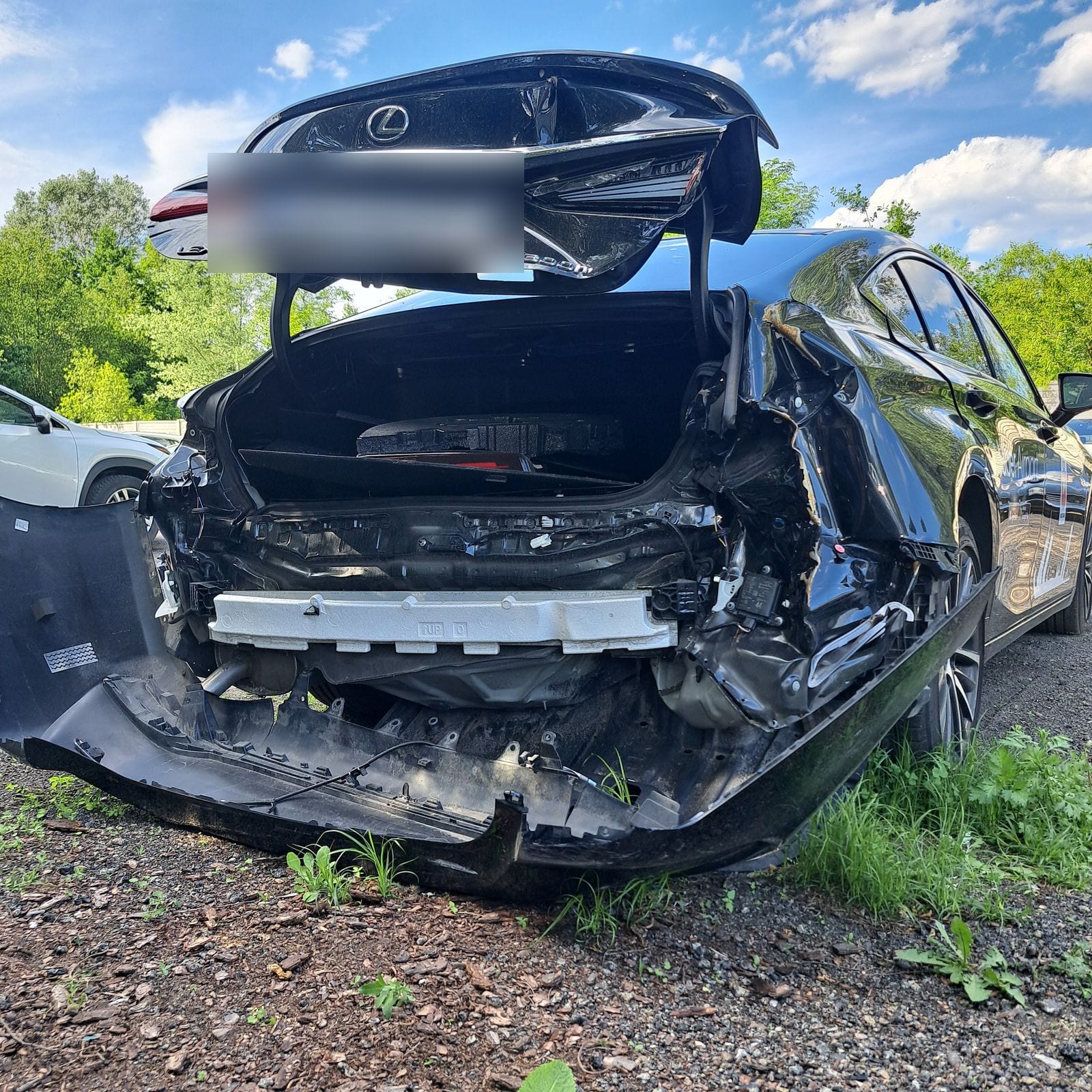 Czarny Lexus ES 300h po kolizji — naprawa powypadkowa 77 CARS