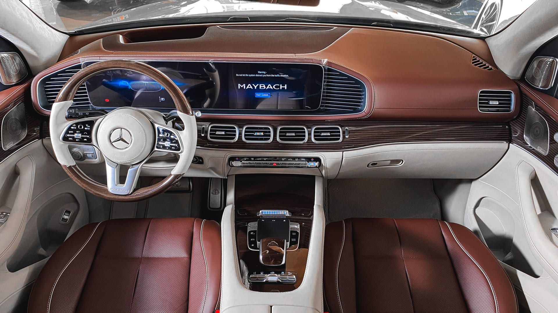 Wnętrze Mercedes-Maybach — wynajem aut premium Warszawa