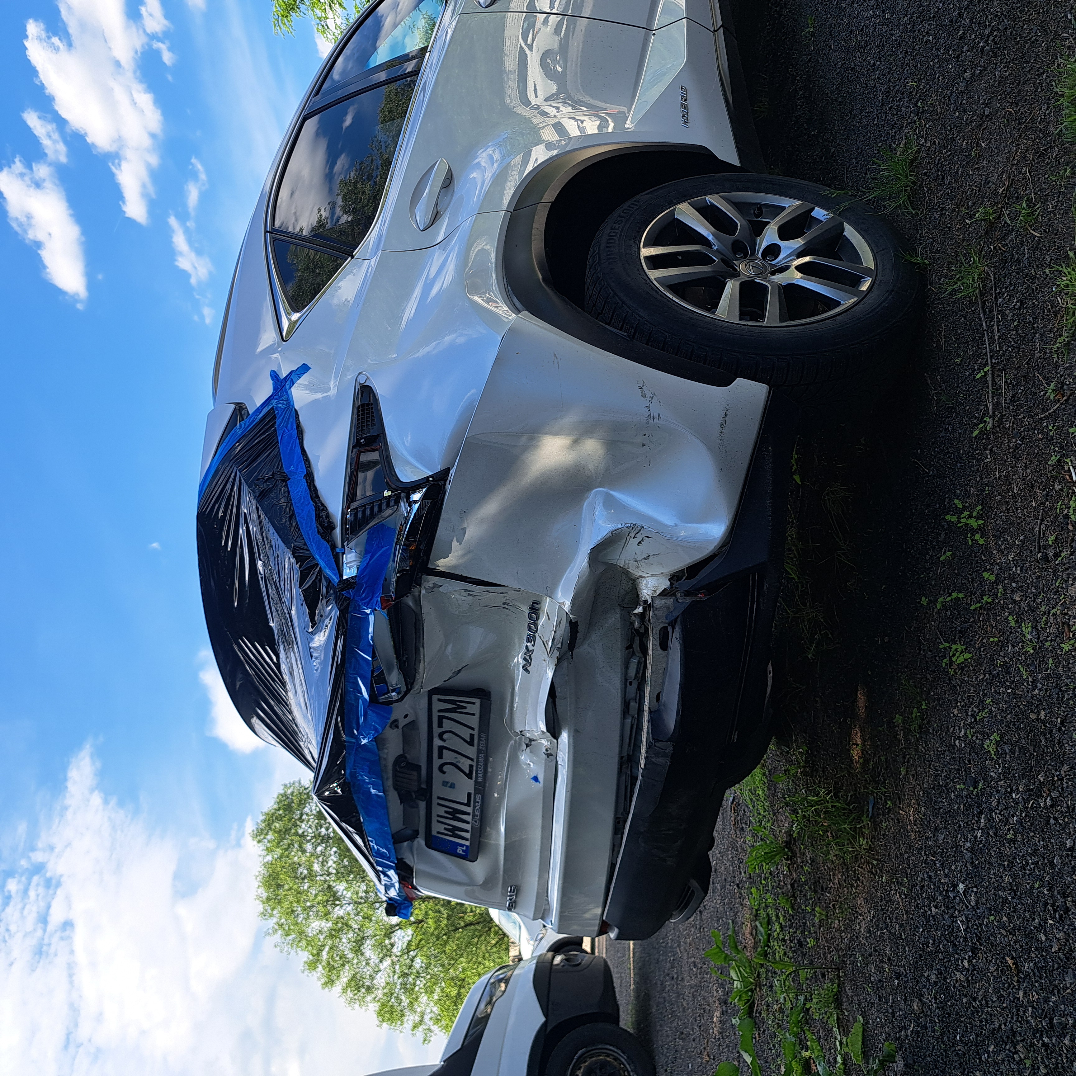 Biały Lexus po kolizji — realizacja 77 CARS Warszawa