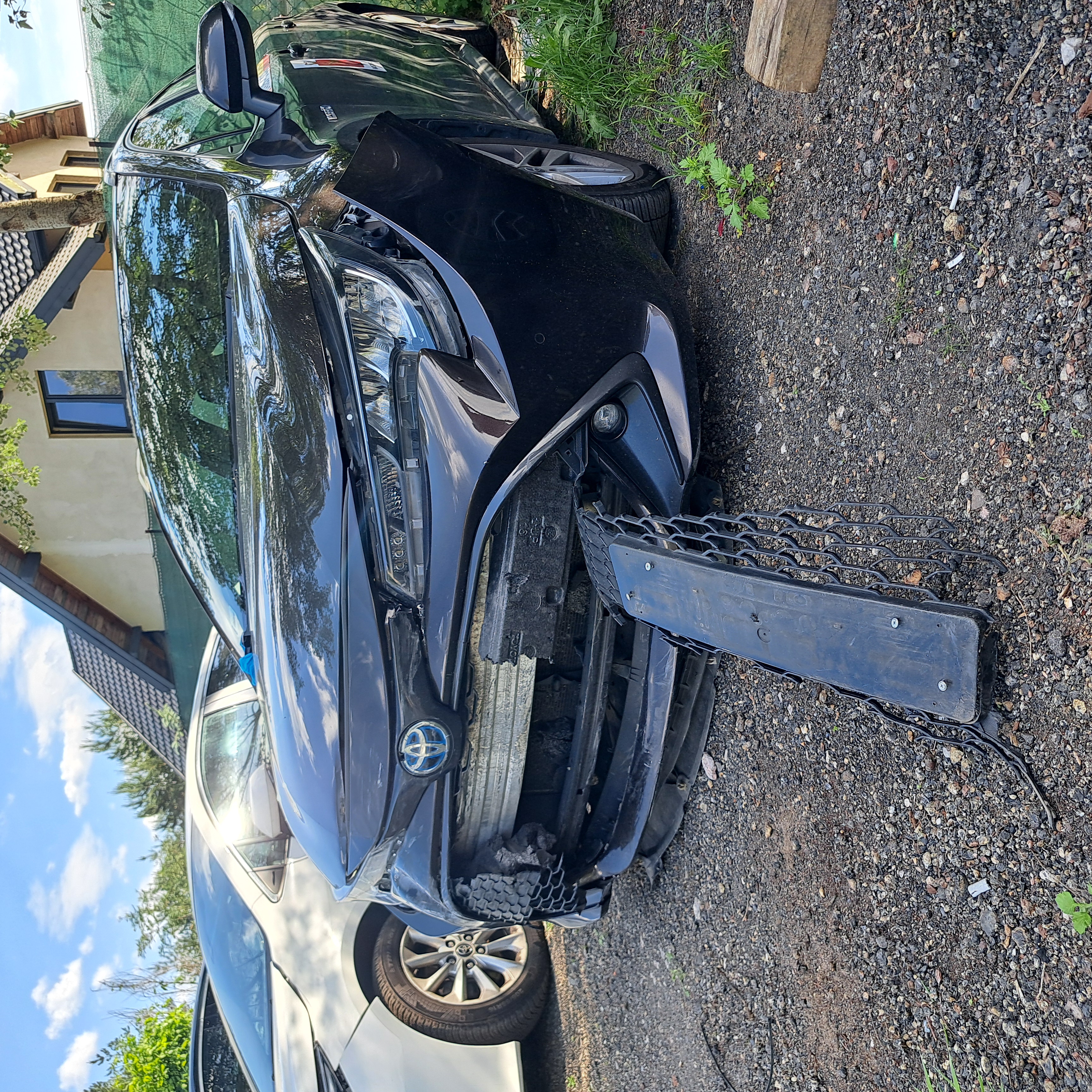 Czarna Toyota Corolla po kolizji — realizacja 77 CARS Warszawa