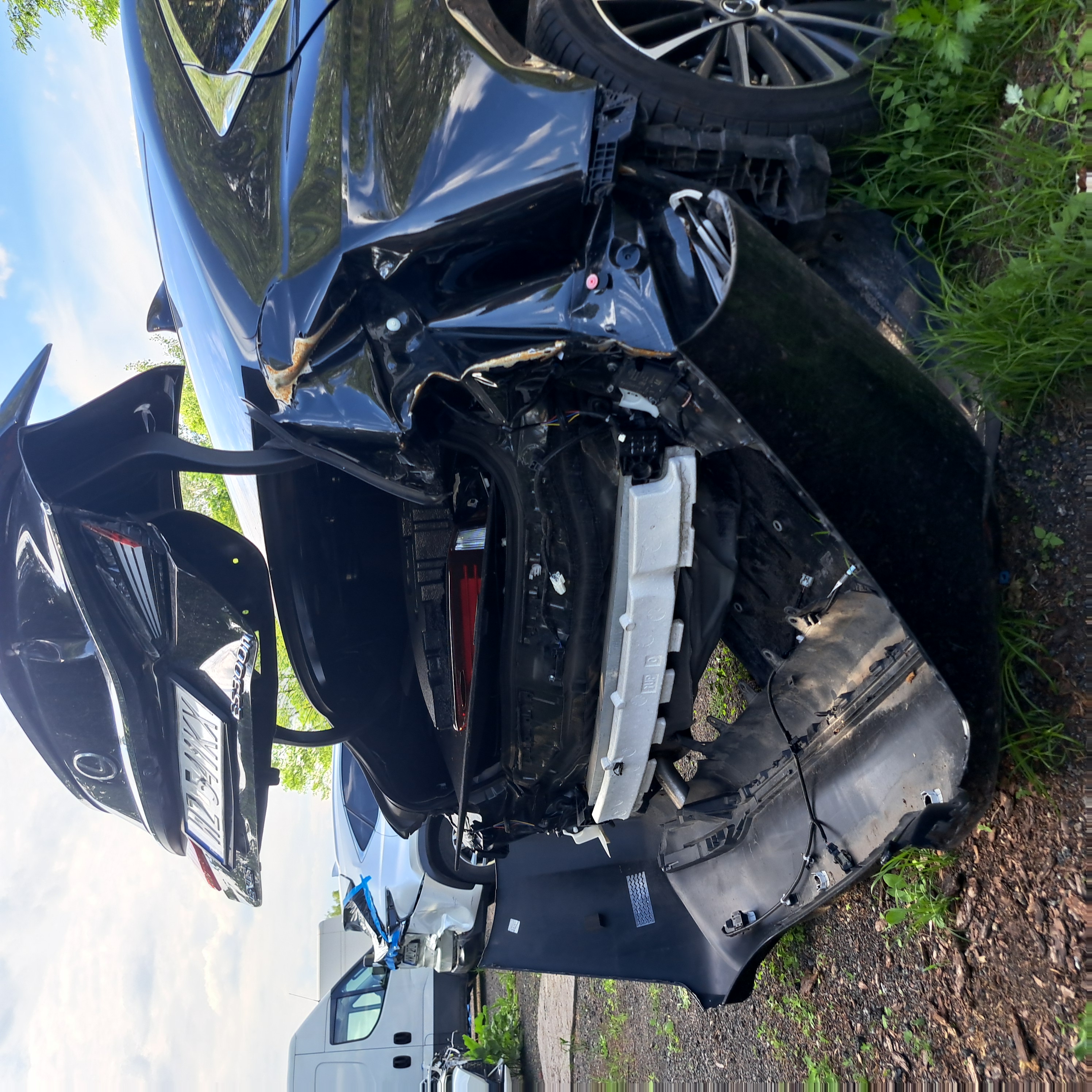 Czarny Lexus po kolizji — naprawa 77 CARS Warszawa